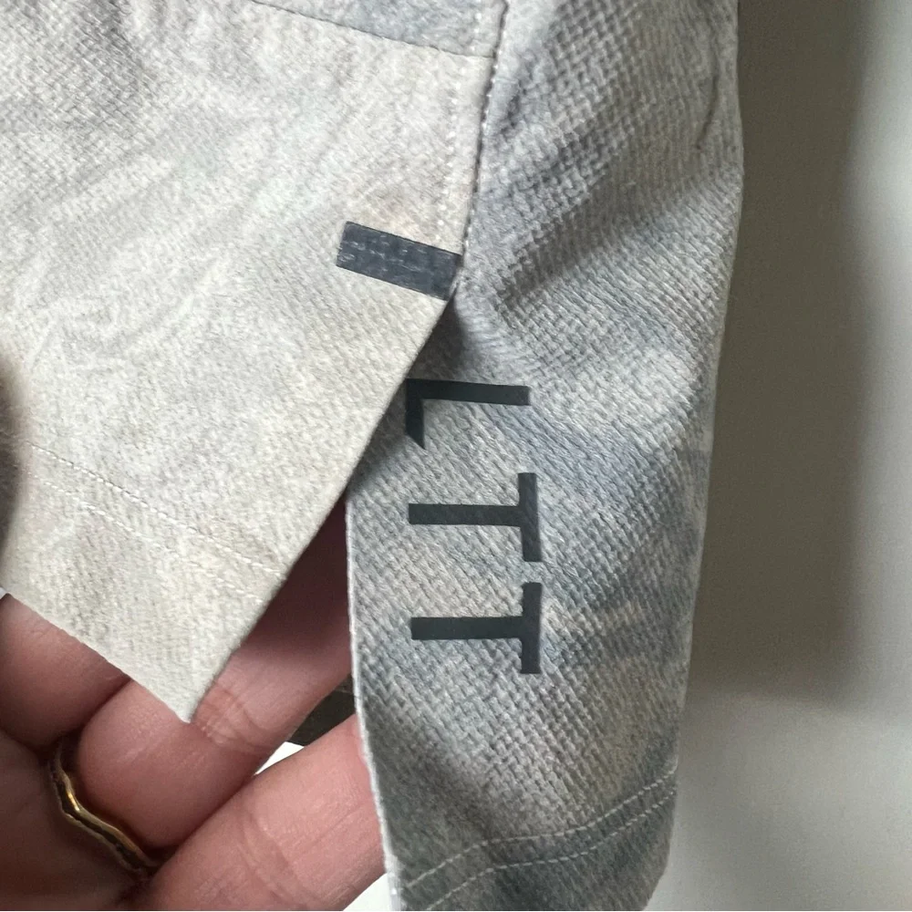 Lululemon Commission Classic Fit Short 7” Warpstreme Gray‎ Print Men’s Sz. L